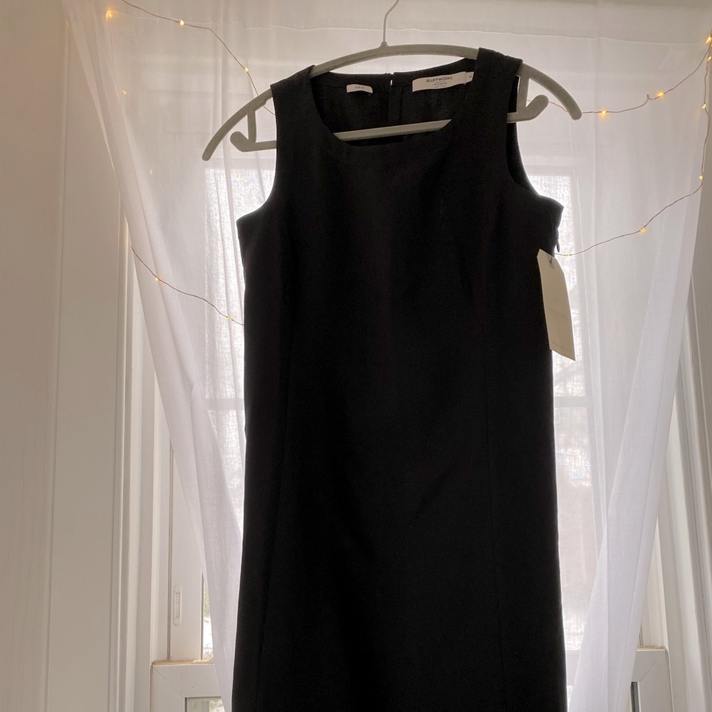 Black travel dress by Bluffworks.